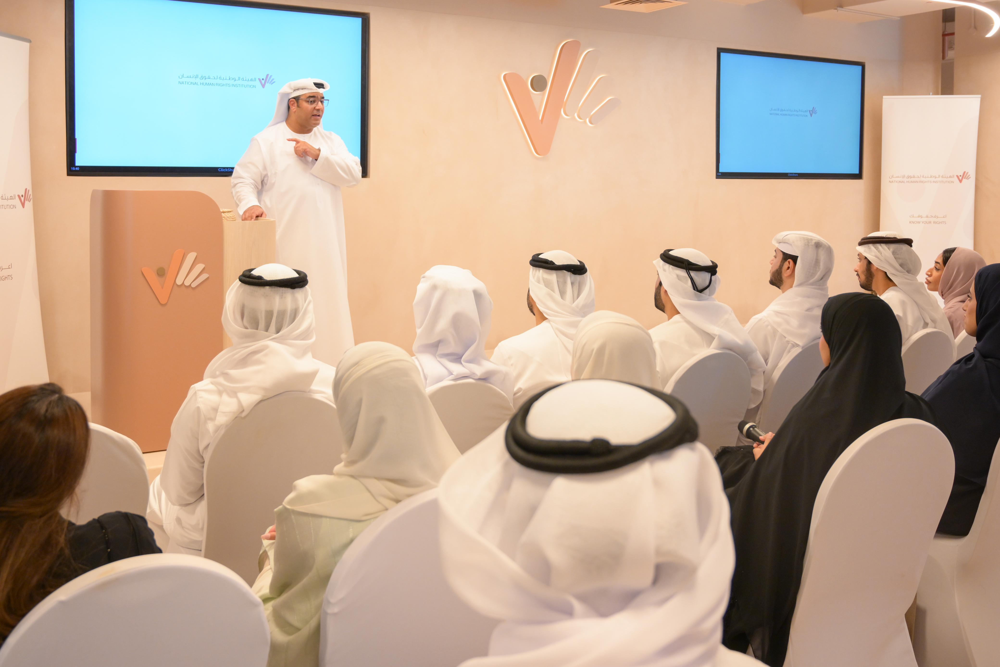 الهيئة الوطنية لحقوق الإنسان تستقبل وفداً طلابياً من أكاديمية أنور قرقاش الدبلوماسية
